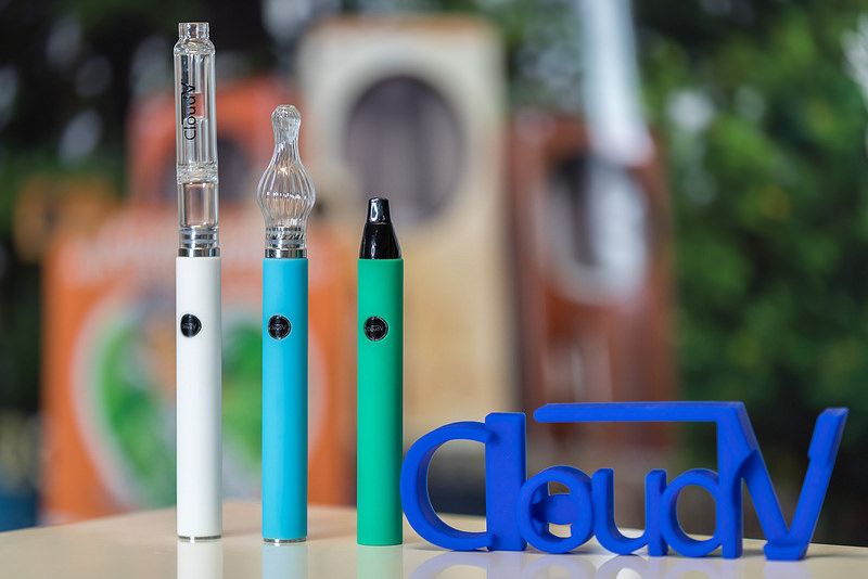 CloudV Phantom Mini White, Turquoise and Green with glass accessories and CloudV Logo
