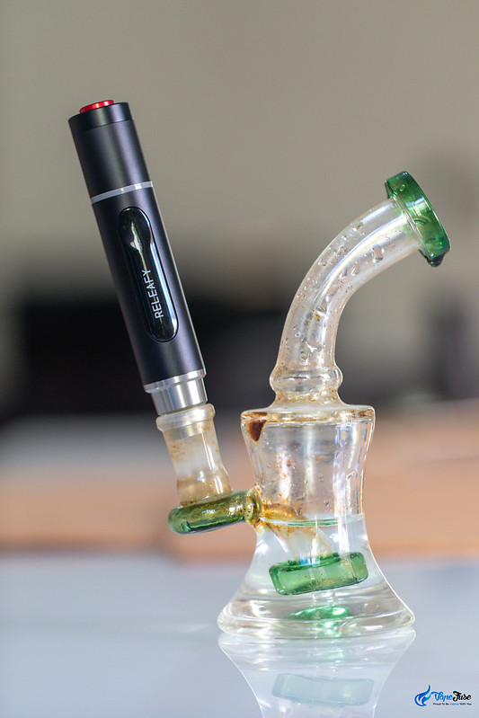 Releafy Glow 2-in-1 Enail with water pipe